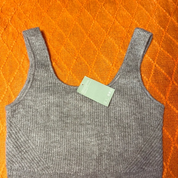 H&M Gray Ribbed Crop Tank Top - Picture 3 of 5